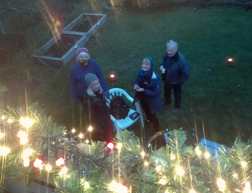 Lite julstämning med ljus från terrassen