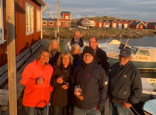 Gruppbild utanför Hamneboa