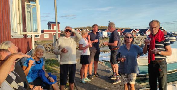 Välkomstdrink utanför Hamneboa