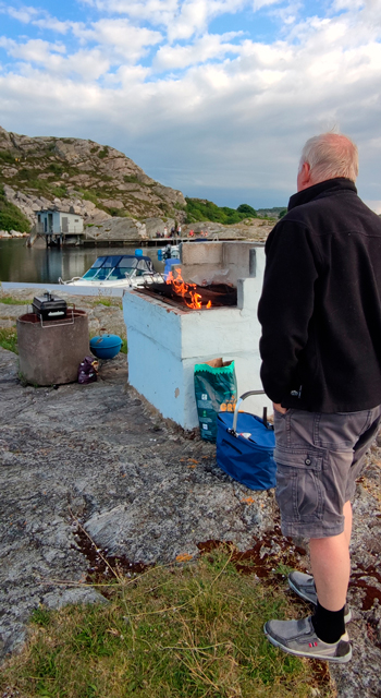 grillen tänd i väntan på bastugänget